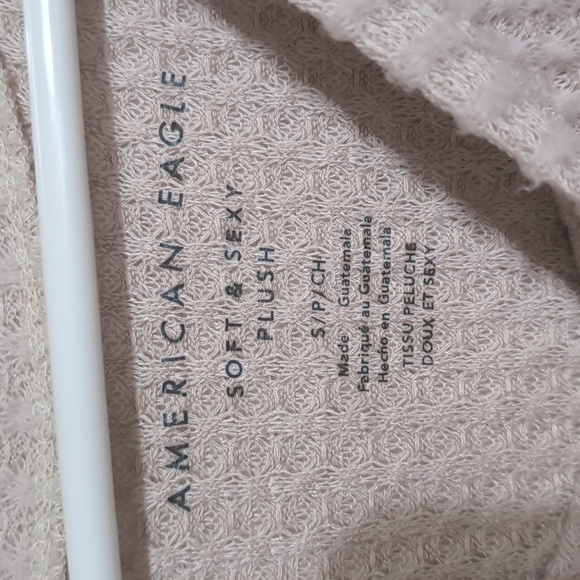 American Eagle Beige Soft and Sexy Plush Waffleknit Long Sleeve Top Size Small - Picture 2 of 4